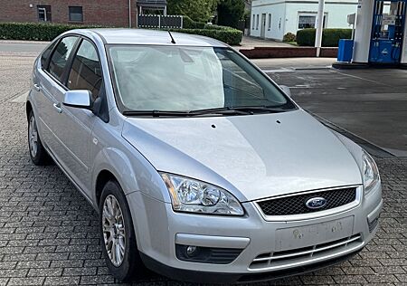 Ford Focus Lim. Style AUTOMATK/WENIG-KM