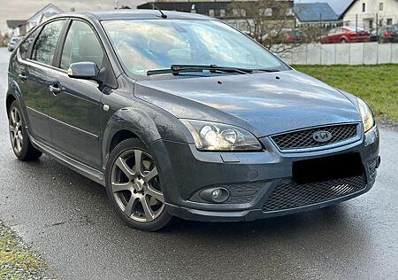 Ford Focus Titanium Metallic