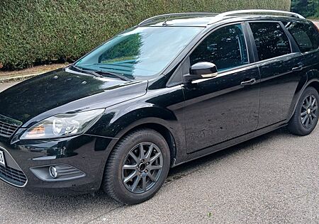 Ford Focus 1,8 Titanium*PTS*Tüv*AHK*Klima*