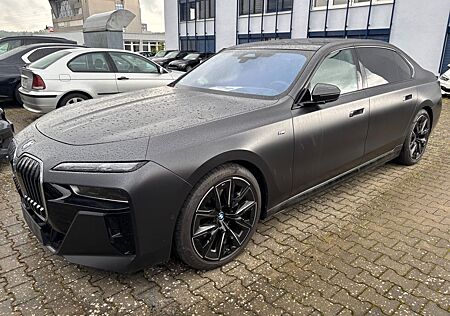 BMW 740 d xDrive MSport Cinema+Lounge Sonderlack