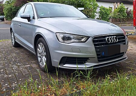 Audi A3 2.0 TDI Attraction *MMI* *Florettsilber*
