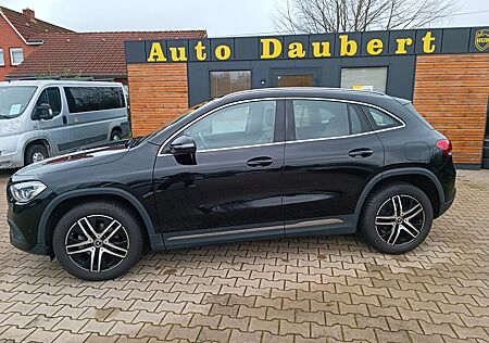 Mercedes-Benz GLA 180 GLA180+Navi+Teilleder+SZH+Tempomat+Klima+Kameras
