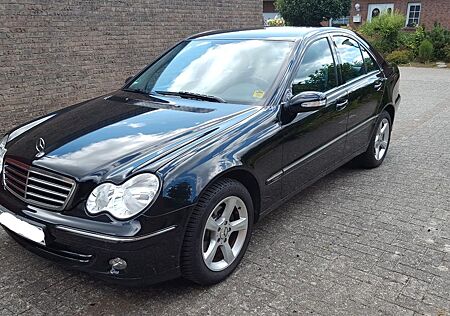 Mercedes-Benz 220 C Avantgarde Kompressor 120KW 79.000KM