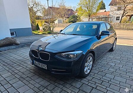 BMW 116i Sport Line F20 8-fach bereift - Unfallfrei