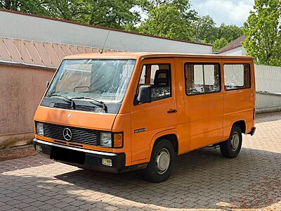 Mercedes-Benz MB 100