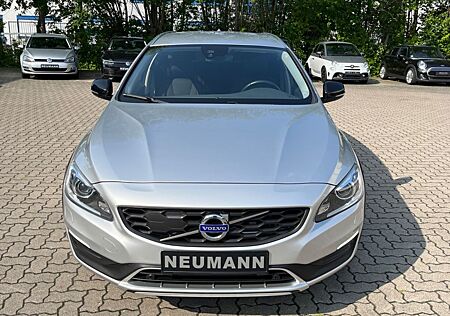 Volvo V60 Cross Country Momentum
