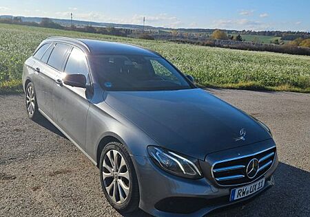 Mercedes-Benz E 220 d 4MATIC T Autom. -