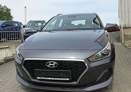 Hyundai i30 cw Trend AUT.- Navi-SHZ-PDC-Alu-1.Hand