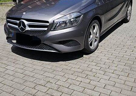 Mercedes-Benz A 180 - Panoramadach , Anhängerkupplung