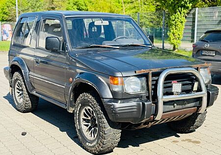Mitsubishi Pajero -2.5-TD-Classic-4X4-5Gang