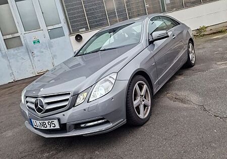 Mercedes-Benz E 300 Coupé BlueEFFICIENCY ELEGANCE EL...