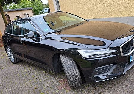 Volvo V60 2.0 B4 Mom., 61 tkm, TÜV 07/27, 19" LMF, WR