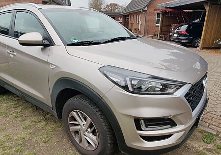 Hyundai Tucson 1.6 GDI 2WD Pure Navi AHK RFK 1.HD