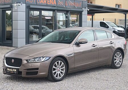Jaguar XE Prestige+Leder+Navi+R.Kamera+S-Heft+Xenon+TÜV