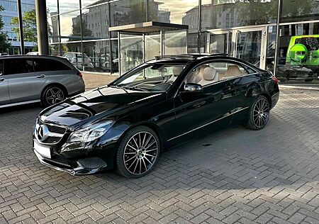 Mercedes-Benz E 250 Autom. - Panorama - Harman K. - Sportpaket