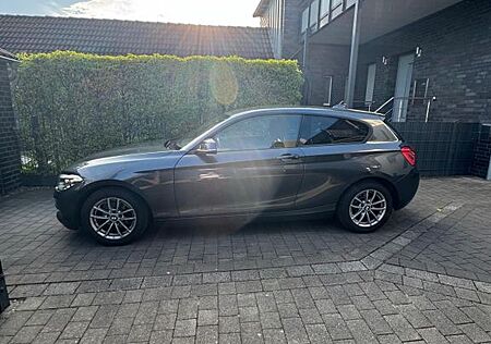 BMW 116i Advantage mit abnehmbarer Anhängerkupplung