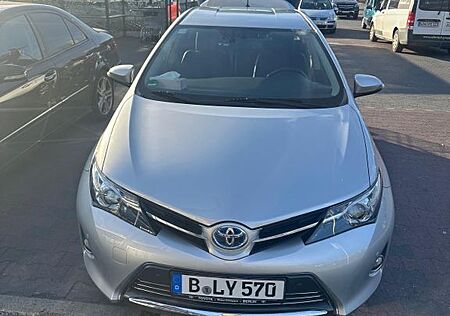 Toyota Auris Hybrid 2015