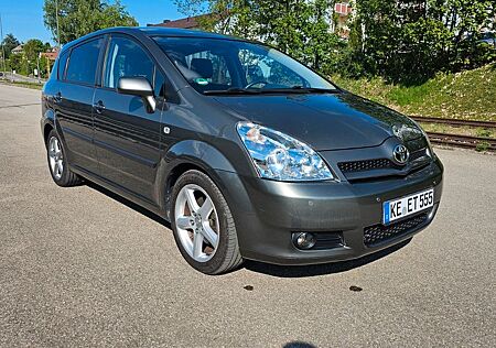 Toyota Corolla Verso 2.2 AHK Tempomat 12 fach bereift
