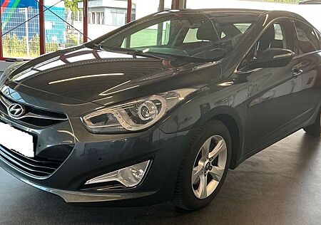 Hyundai i40 1.7 CRDi Style Navi*4X SHZ*KAMERA*LH*PDC*