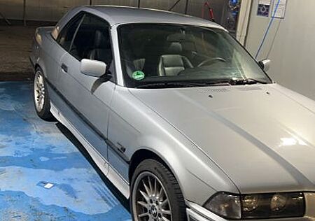 BMW 325i E36 Cabrio 198tkm ATM Oldtimer