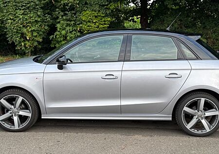 Audi A1 1.2 TFSI Sportback S line, grau/schwarz