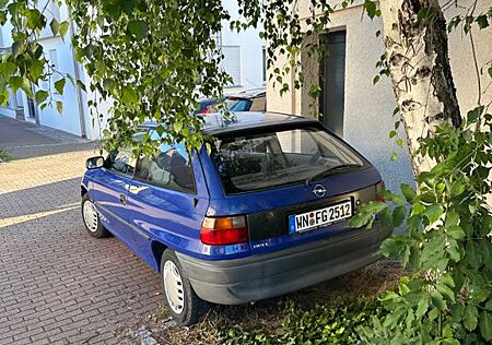 Opel Astra 1.6 zu verkaufen VB