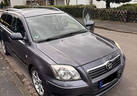 Toyota Avensis Combi 2,2-l-D-CAT