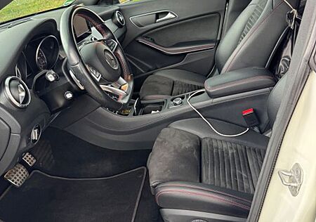 Mercedes-Benz CLA 220 Shooting Brake CLA 220 4MATIC DCT AM...