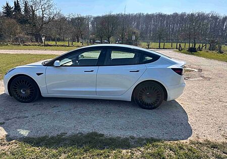Tesla Model 3 Allradantrieb mit Dualmotor Performa...