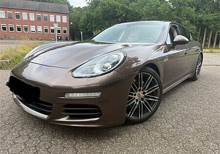 Porsche Panamera - Scheckheft - 4 Punkt Scheinwerfer