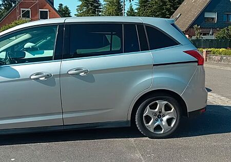 Ford Grand C-Max 1,6 EcoBoost 110kW Titanium Titanium