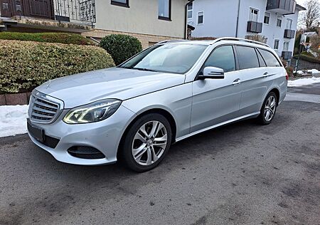 Mercedes-Benz E 200 ELEGANCE BlueEfficiency RFK Navi