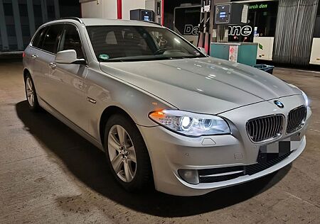 BMW 525d xDrive Touring A Luxury Line Luxury Line
