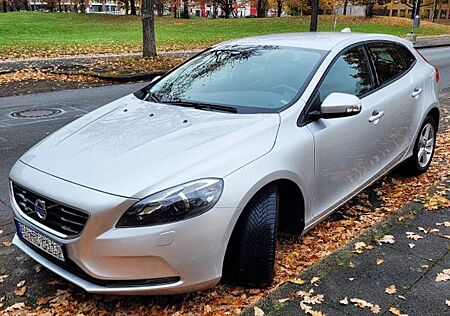 Volvo V40 YOU T2 HU neu, gepflegt