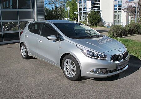 Kia Cee'd Ceed Rentner/Garage Unfallfrei / Dekra geprüfT