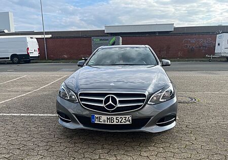 Mercedes-Benz E 220 BlueTEC 4MATIC Autom. -