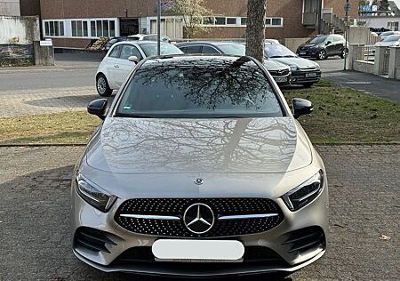 Mercedes-Benz A 250 AMG Line, Pano, Multibeam, 19",Nightpaket