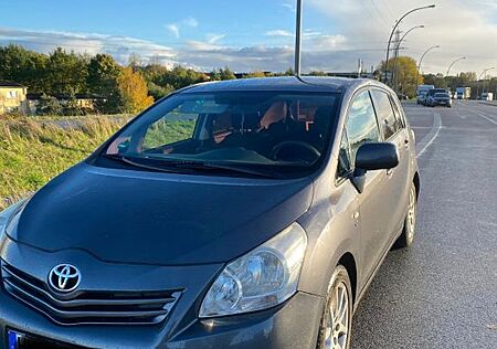 Toyota Verso 2.2l D-4D Travel Automatik Travel