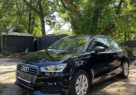 Audi A1 1.0 TFSI, 1. Hand, Navi, Scheckheft, PDC
