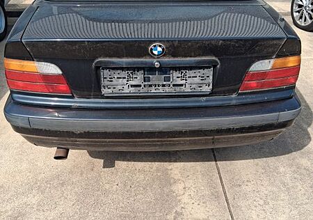 BMW 320i Cabrio 6-Zylinder