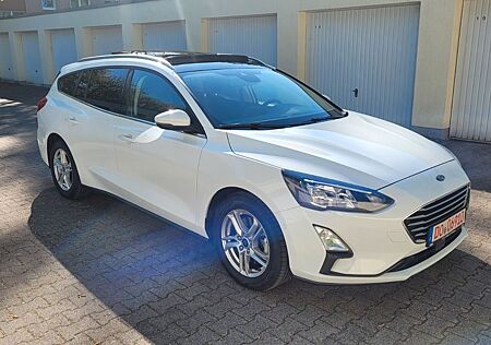 Ford Focus *Panorama*AHK*LED*NAVI*PDC*ALU*TOP*
