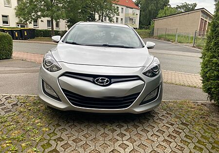 Hyundai i30 CW 1.4 Trend TÜV NEU 8-Fach Navi