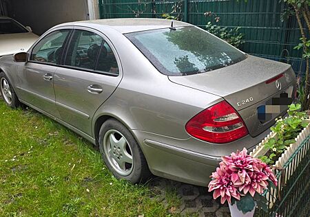 Mercedes-Benz E 240 ELEGANCE 146.000km