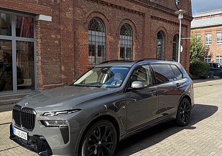 BMW X7 xDrive40i M-Sport Alcantara