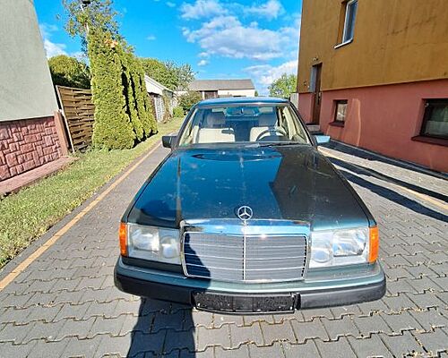 Mercedes-Benz E 230