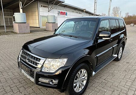 Mitsubishi Pajero 3,2 DI-D 4WD Navi Leder 7 Sitzer Voll