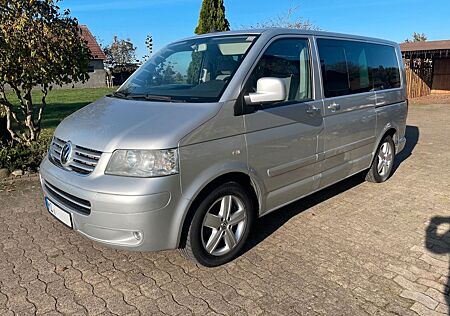 VW T5 Multivan Volkswagen / Highline Ausstattung