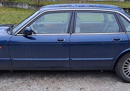 Jaguar XJ8 3.2 -V8 Serie X308