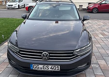VW Passat Variant Volkswagen 2.0 TDI SCR DSG Variant -