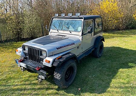 Jeep Wrangler 2.5 mit TÜV und H-Zulassung